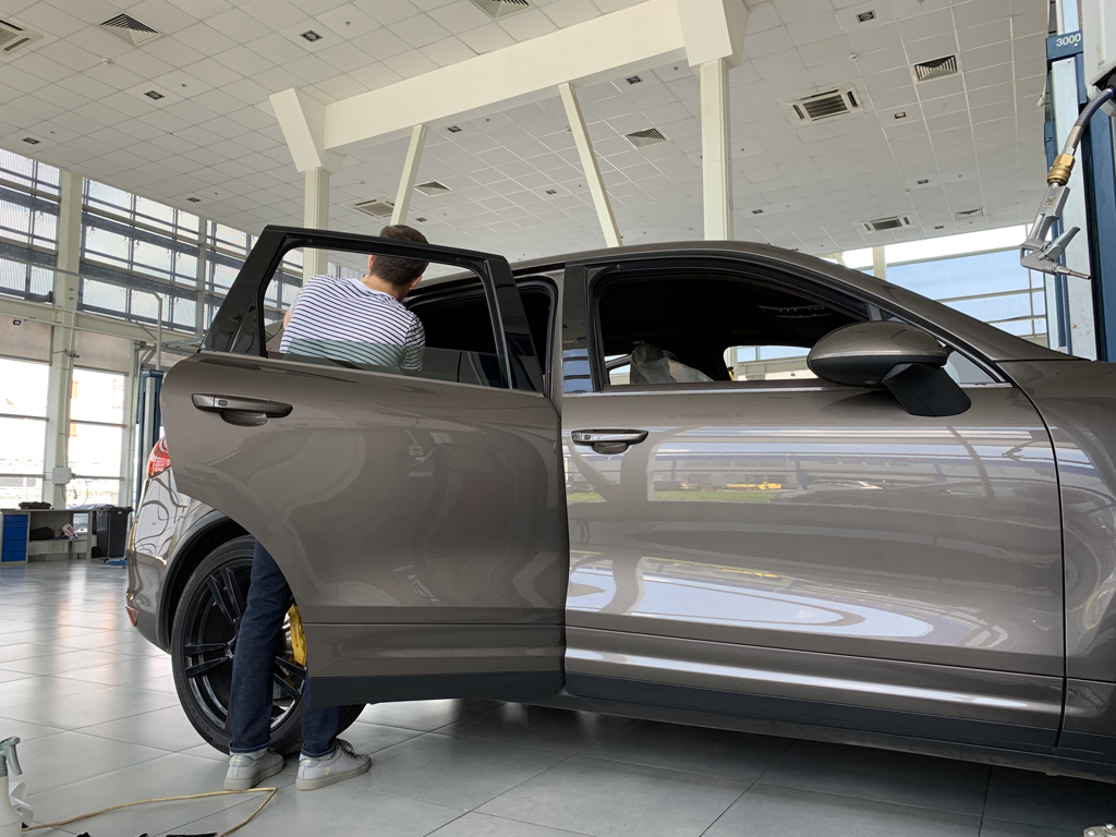 Ремонт молдингов на Cayenne Turbo